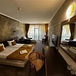 Hotel Art Babylon 4*